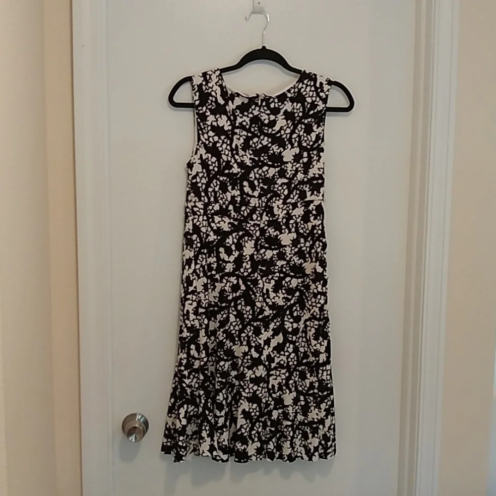 A pea in the pod black and white sleeveless dress - Picture 3 of 6